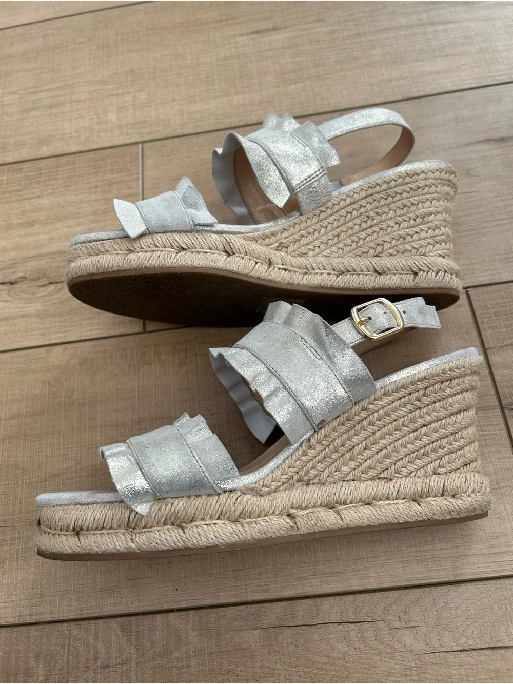 Jack Rogers Metallic Rosie Ruffle Wedge size 9